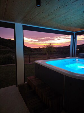 Apartment (One Bedroom Apartment) | Blick vom Balkon