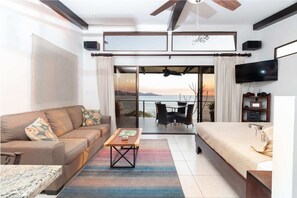 TV, DVD-spiller og kontorer