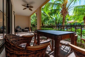 Outdoor dining - Nicely decorated ground-floor unit in front of pool at Pacifico in Coco (Coco)