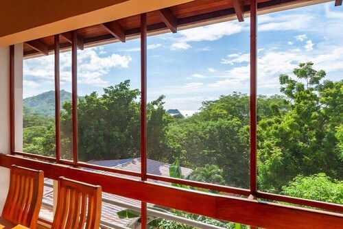 Tropical Condo with Spectacular Ocean Views, Panoramic Dining Terrace & Quick Walk to Beach