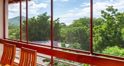 Tropical Condo with Spectacular Ocean Views, Panoramic Dining Terrace & Quick Walk to Beach