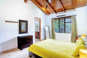 2 bedrooms, desk, iron/ironing board, WiFi