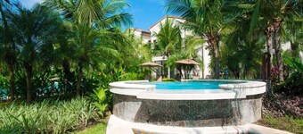 Dazzling end unit in Coco with extra windows and lots of light sleeps 8