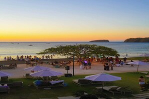 بالقرب من الشاطئ