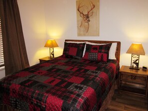 2 bedrooms, iron/ironing board, travel cot, WiFi - Morning Glory-comfortable Yellowstone retreat; just minutes from YNP West Gate (West Yellowstone)