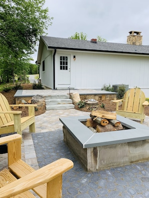 Terrace/patio - Farmhouse just minutes from Hanging Rock, sister property next door ID#3934130 (King)