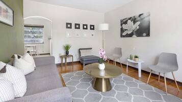 TV, Hulu, streaming services, offices