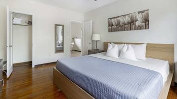 1 habitación, tabla de planchar con plancha, cuna de viaje y wifi