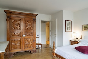 1 slaapkamer, een strijkplank/strijkijzer, gratis wifi, beddengoed