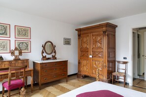 1 slaapkamer, een strijkplank/strijkijzer, gratis wifi, beddengoed