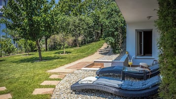 Deluxe Apartment, 1 King Bed with Sofa bed, Terrace, Sea View | Terrace/patio
