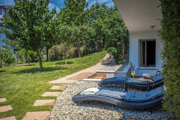 Deluxe Apartment, 1 King Bed with Sofa bed, Terrace, Sea View | Terrace/patio