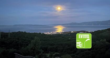 Terra Magica Deluxe Apartment OR Room with Private Parking, Terrace and Sea View