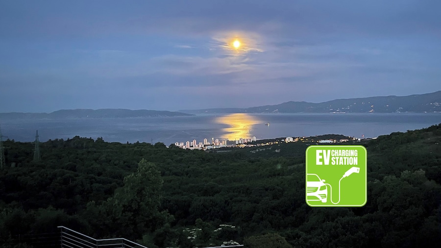 Terra Magica Deluxe Apartment OR Room with Private Parking, Terrace and Sea View