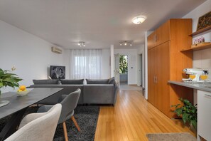 Living area - Terra Magica Deluxe Apartment OR Room with Private Parking, Terrace and Sea View (Cavle)