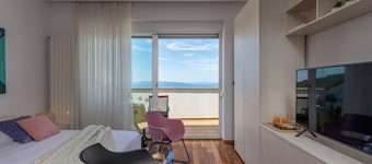 Terra Magica Deluxe Apartment OR Room with Private Parking, Terrace and Sea View