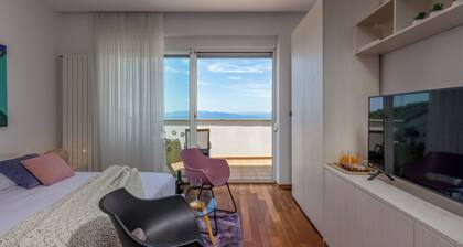 Terra Magica Deluxe Apartment OR Room with Private Parking, Terrace and Sea View