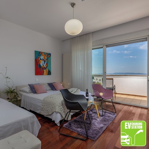 Terra Magica Deluxe Apartment OR Room with Private Parking, Terrace and Sea View