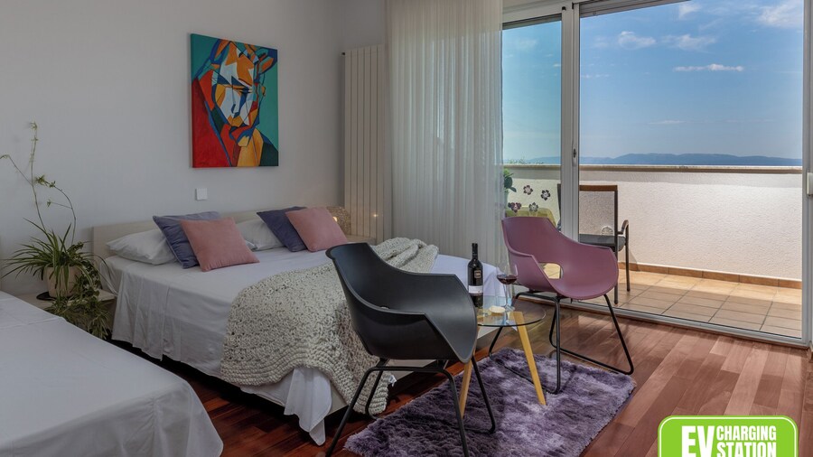 Terra Magica Deluxe Apartment OR Room with Private Parking, Terrace and Sea View