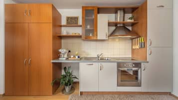 Deluxe Apartment, 1 King Bed with Sofa bed, Terrace, Sea View | Private kitchen | Fridge
