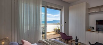 Terra Magica Deluxe Apartment OR Room with Private Parking, Terrace and Sea View