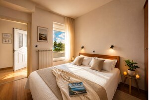 Lägenhet Deluxe - 1 kingsize-säng med bäddsoffa - terrass - havsutsikt | Sängtillbehör av högsta kvalitet, memory foam-madrasser och minibar