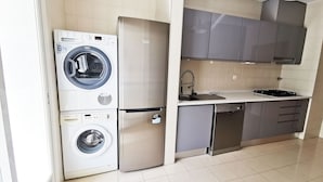 Honeymoon Room | Laundry - B Stars Home (Lisbon)
