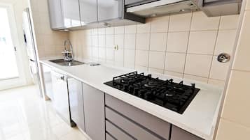 Honeymoon Room | Shared kitchen