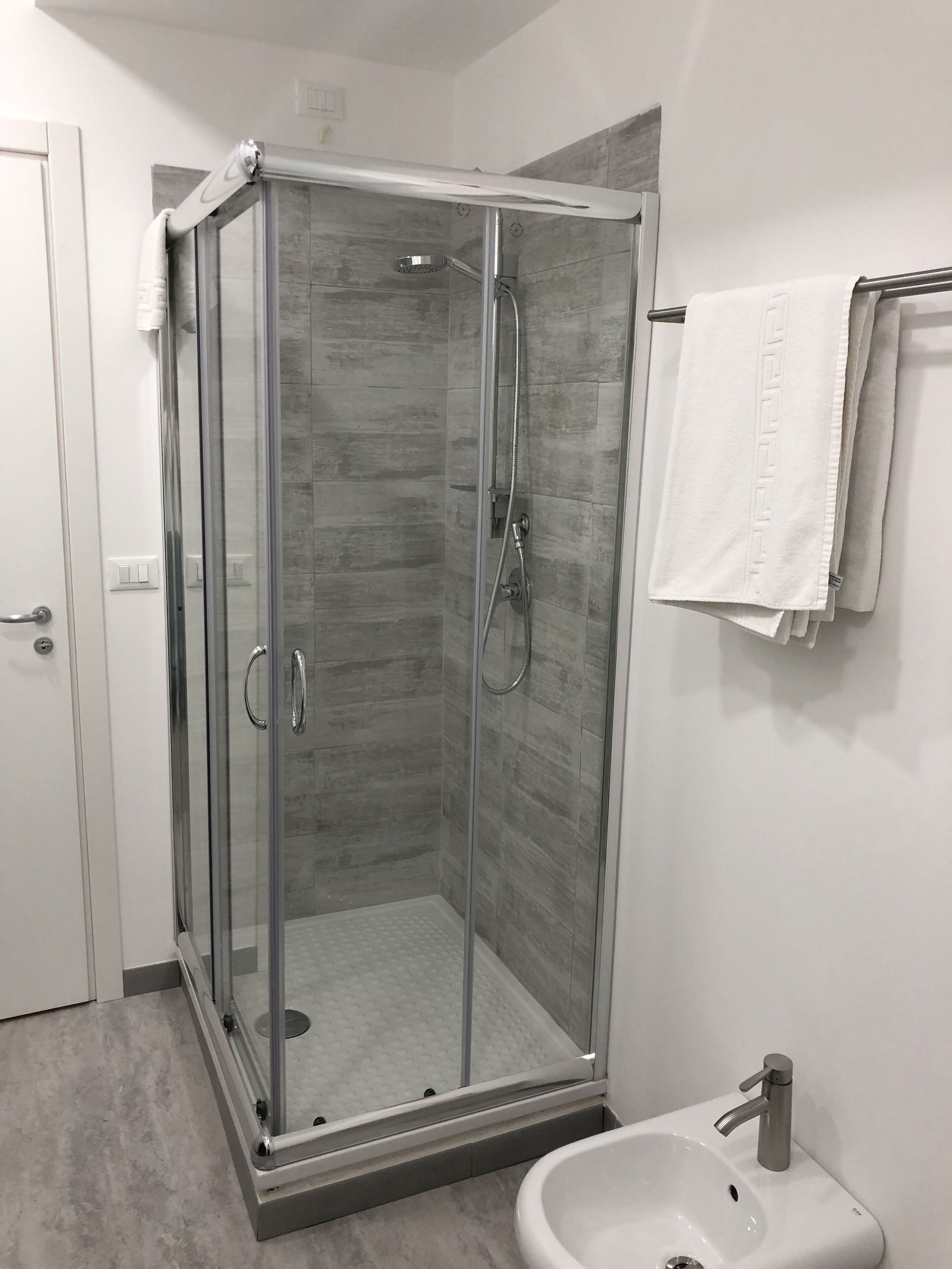 Suite Studio Deluxe (N. 5) | Douche de la salle de bain