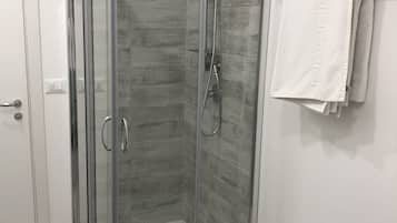 Suite Studio Deluxe (N. 5) | Douche de la salle de bain