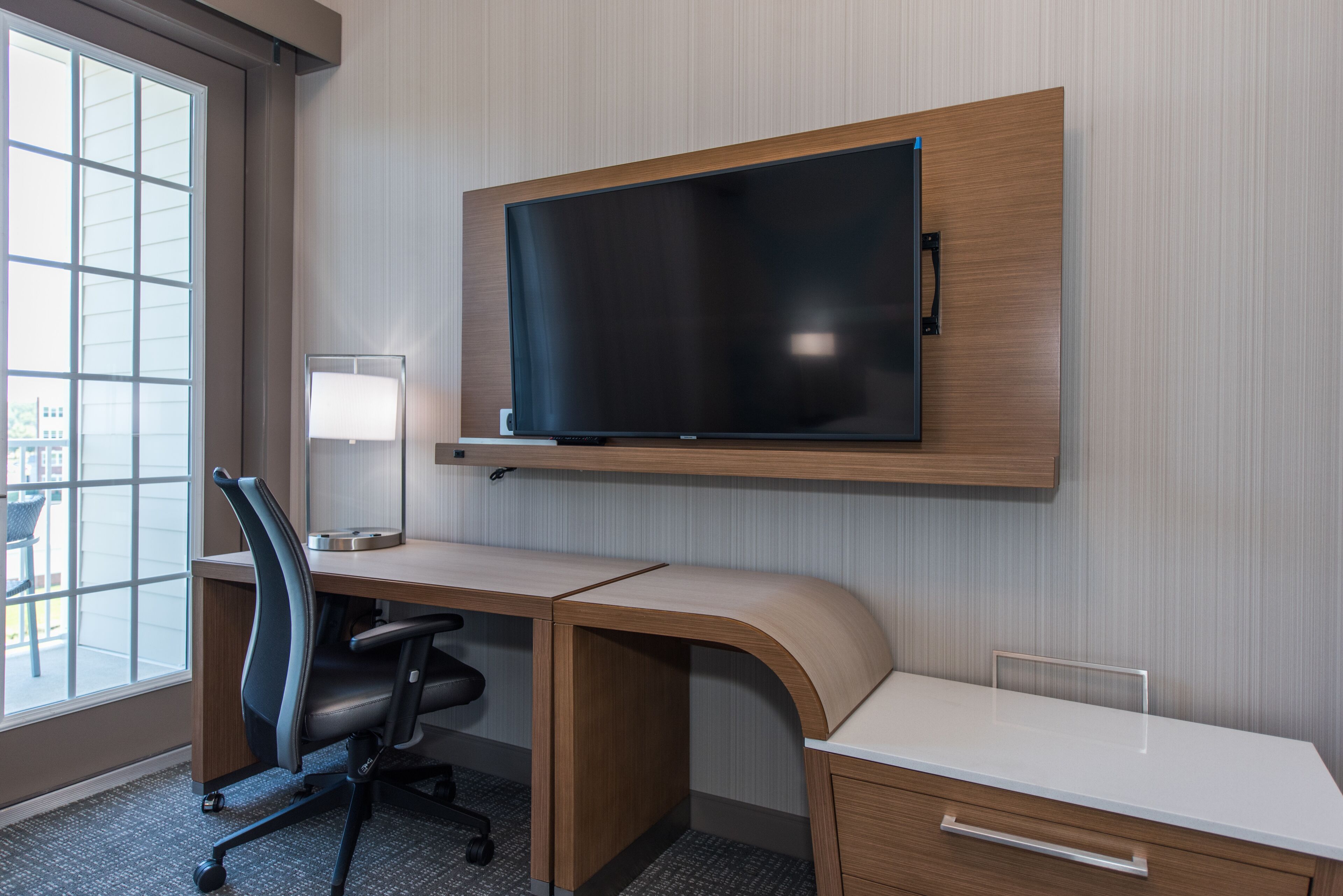 1 bedroom, premium bedding, desk, laptop workspace