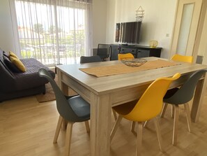 Interior - Large T3 loggia in house 500m from the beach (saint cyprien)