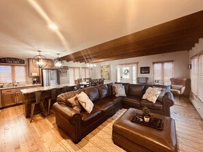 Smart TV, fireplace, table tennis