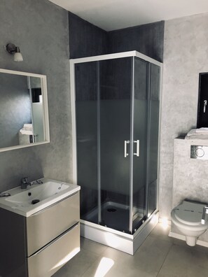 Bungalow, Pool View | Bathroom | Free toiletries, hair dryer, towels, soap