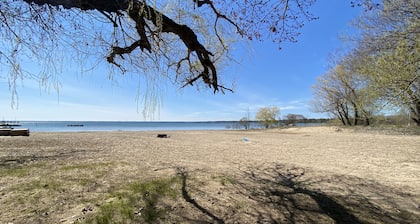 (Hickory Cabin) Beautiful 3 Bedroom Cottage - Lakefront - Pets OK
