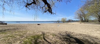 (Hickory Cabin) Beautiful 3 Bedroom Cottage - Lakefront - Pets OK