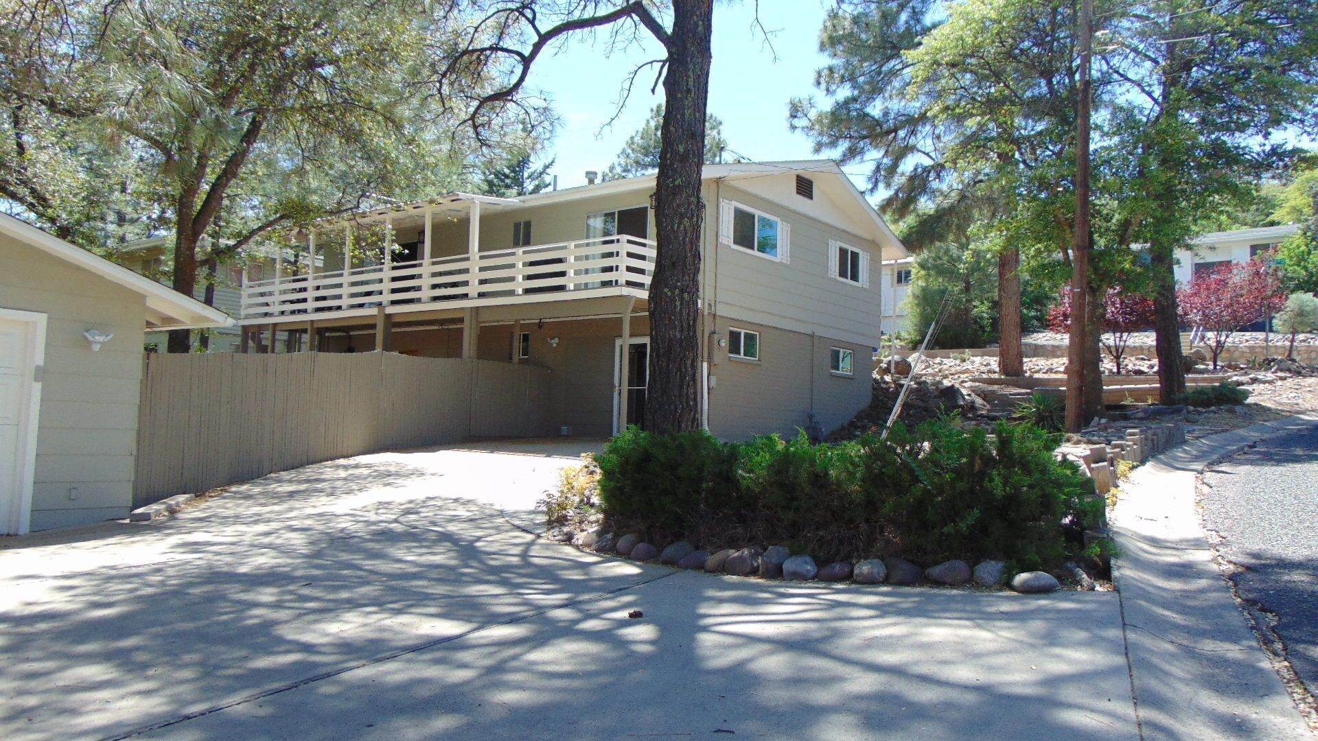 The Blue Canyon Cabana is within walking distance of downtown!