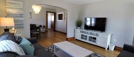 Smart TV, reproductor de DVD, libros y videoteca