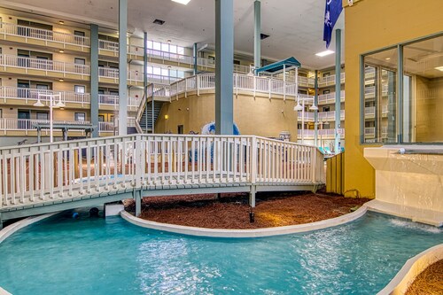 25% Monthly discount, open 10/20-2/19.  Celebrate the holidays on HHI