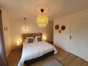 6 quartos, ferros/tábuas de passar roupa, Wi-Fi