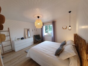 6 bedrooms, iron/ironing board, WiFi