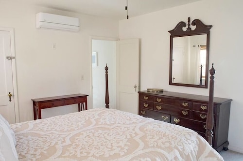 Walk to Main St! 20 min drive to Whitney Portal. High speed internet