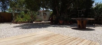 Walk to Main St! 20 min drive to Whitney Portal. High speed internet