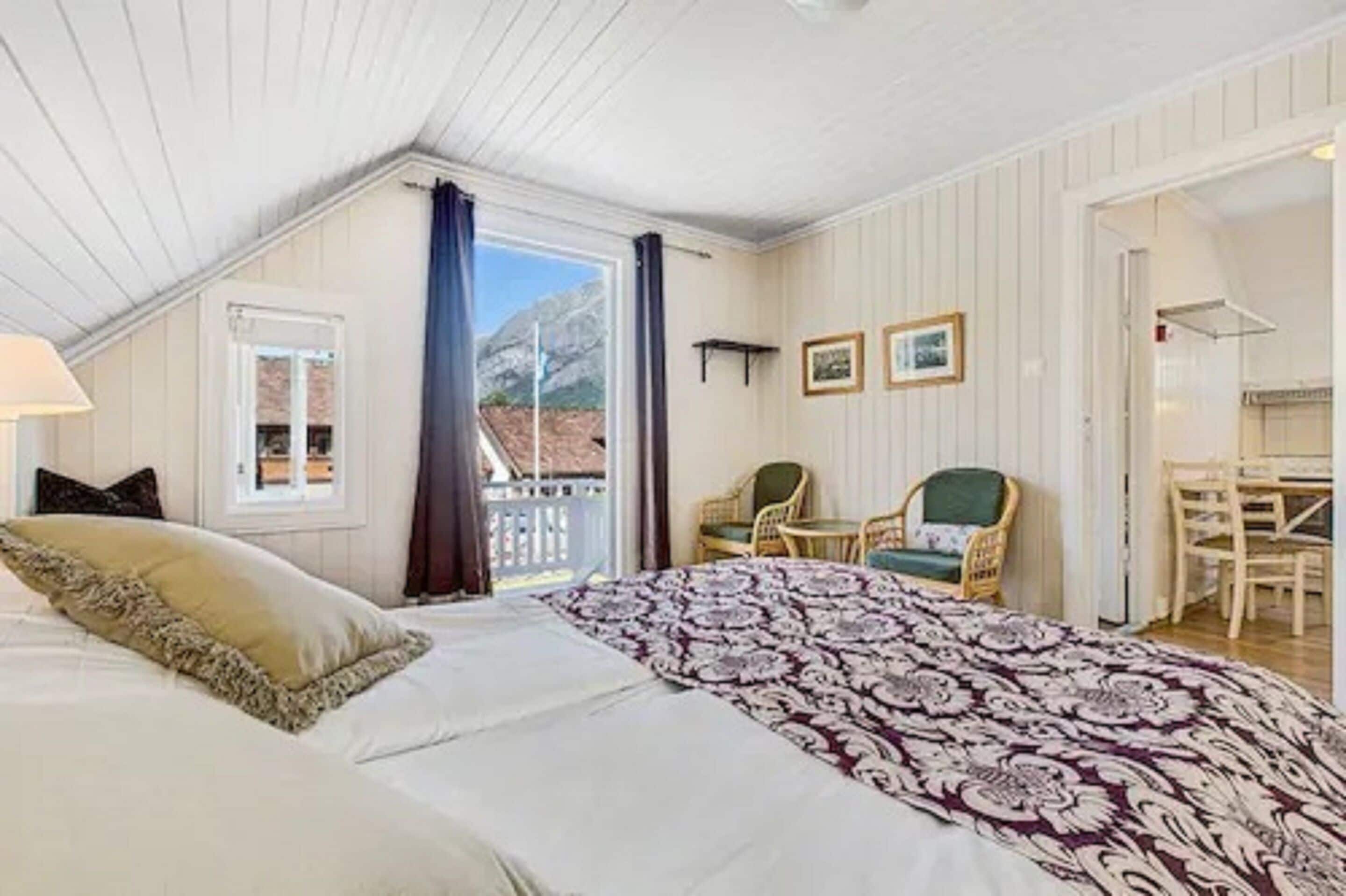 Decoración personalizada, muebles diferentes y wifi gratis 