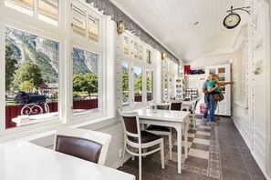 Breakfast, lunch and dinner served