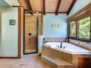 Cabin (Black Bear Lodge) | Bathroom | Towels - Black Bear Lodge by Vtrips (Cosby)