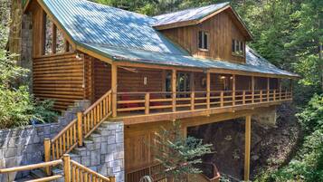 Cabin (Black Bear Lodge) | Exterior