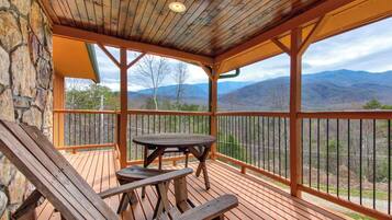 Studio (3 Bedrooms) | Front of property