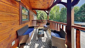 Studio (Multiple Bedrooms) | Property amenity