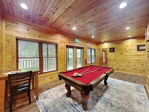 Studio (Multiple Bedrooms) | Property amenity